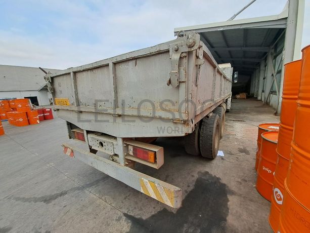 Camião (26T) c/ Braço Hidráulico VOLVO NH 12 ·