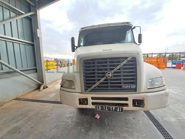 Camião (26T) c/ Braço Hidráulico VOLVO NH 12 ·