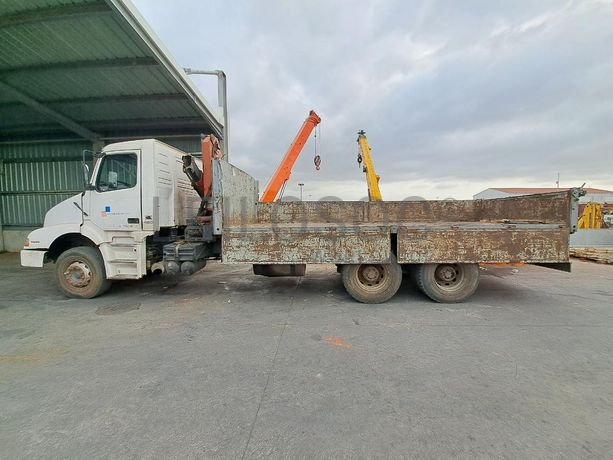 Camião (26T) c/ Braço Hidráulico VOLVO NH 12 ·