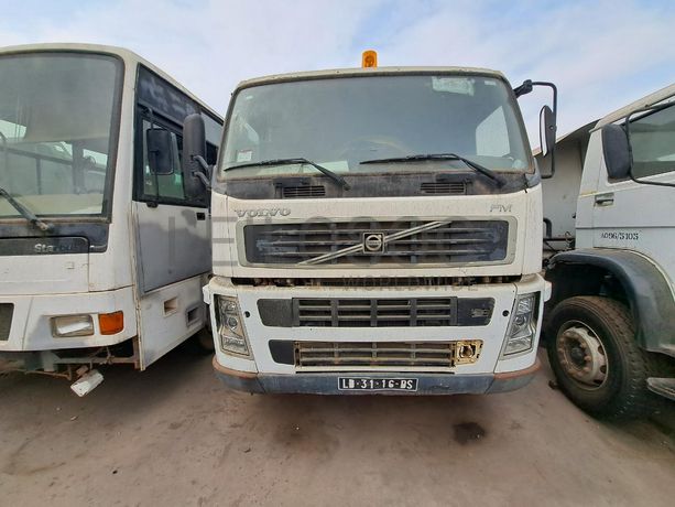 Camião Basculante (6X4) VOLVO FM 13 · Viana