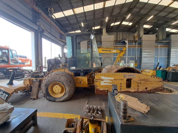 Cilindro Vibrador de Solos (19T) CATERPILLAR CS76 XT · Viana