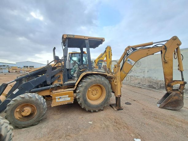 Retroescavadora CATERPILLAR 428 D · Viana