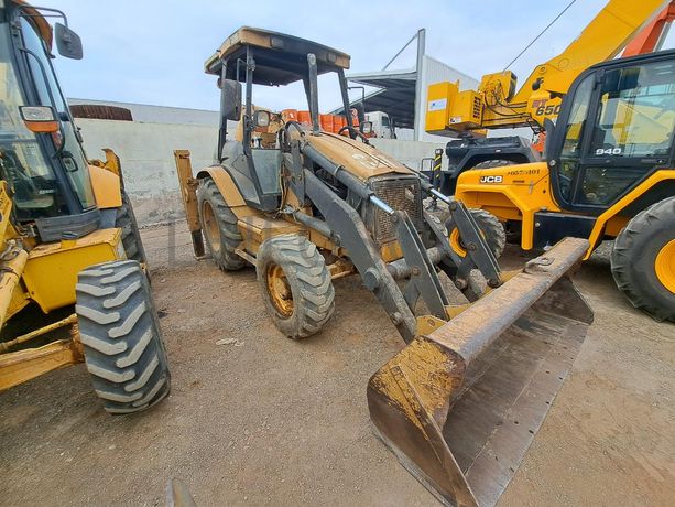 Retroescavadora CATERPILLAR 428 D · Viana
