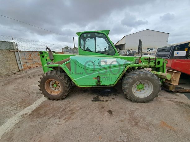 Empilhador telescópico MERLO · Viana