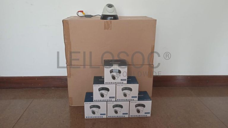 Equipamentos de segurança + Câmeras Eyeball + Câmeras Eyeball + Câmeras Eyeball + Câmeras Eyeball + Câmeras Eyeball ·