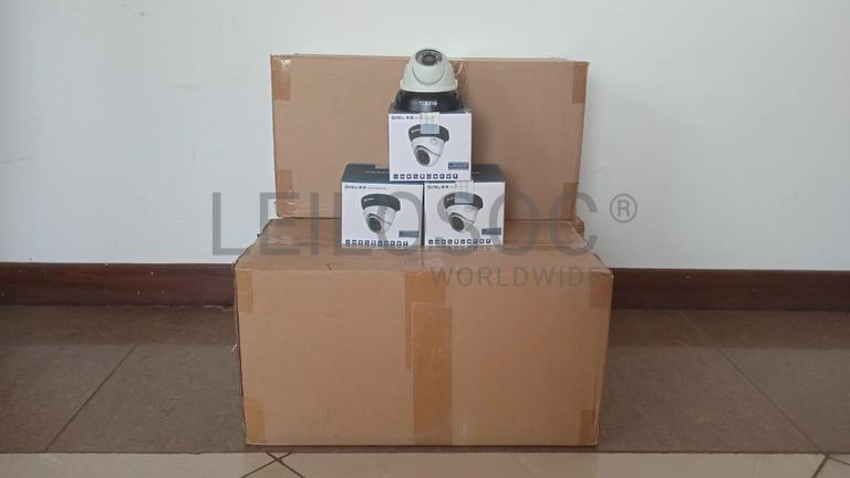 Equipamentos de segurança + Câmeras Eyeball + Câmeras Eyeball + Câmeras Eyeball + Câmeras Eyeball + Câmeras Eyeball ·