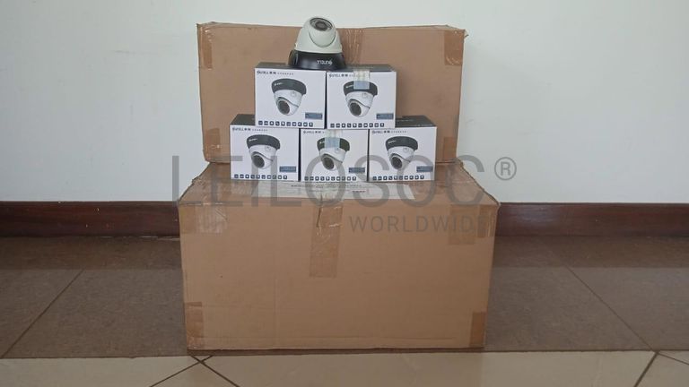 Equipamentos de segurança + Câmeras Eyeball + Câmeras Eyeball + Câmeras Eyeball + Câmeras Eyeball + Câmeras Eyeball ·