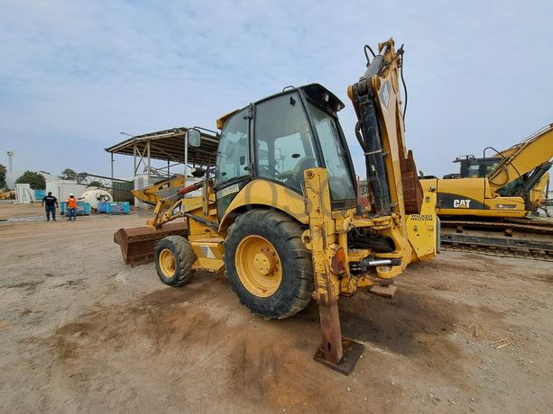 Retroescavadora (9 Ton.) CATERPILLAR 428E · Viana