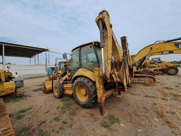 Retroescavadora (9 Ton.) CATERPILLAR 428E · Viana