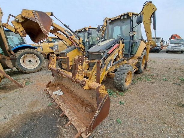 Retroescavadora (9 Ton.) CATERPILLAR 428E · Viana