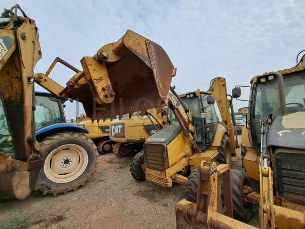 Retroescavadora (9 Ton.) CATERPILLAR 428E · Viana