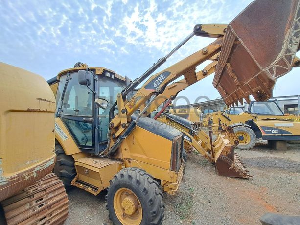 Retroescavadora (9 Ton.) CATERPILLAR 428E · Viana