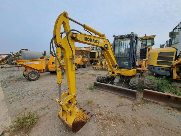 Mini giratória (4 Ton.) KOMATSU PC35MR-2 · Viana