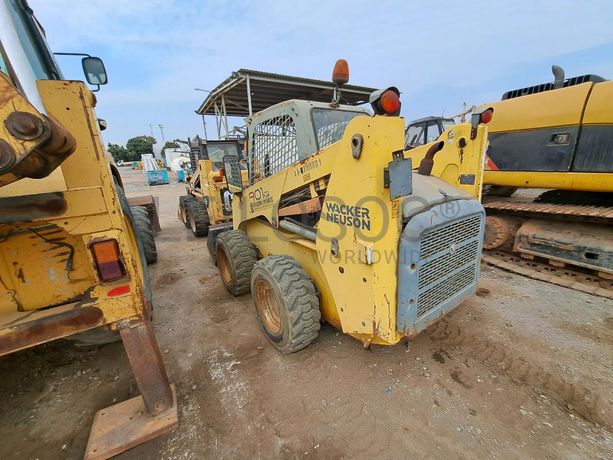 Mini pá carregadora (3 Ton.) WACKER NEUSON 901SP · Viana