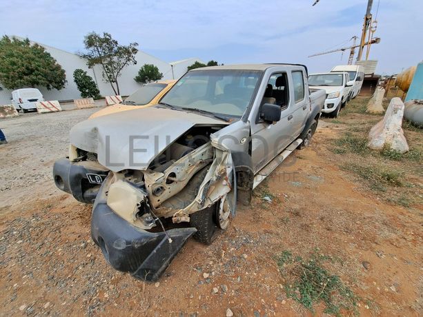 Pick-up NISSAN HARDBODY 4x4 D/C · Viana
