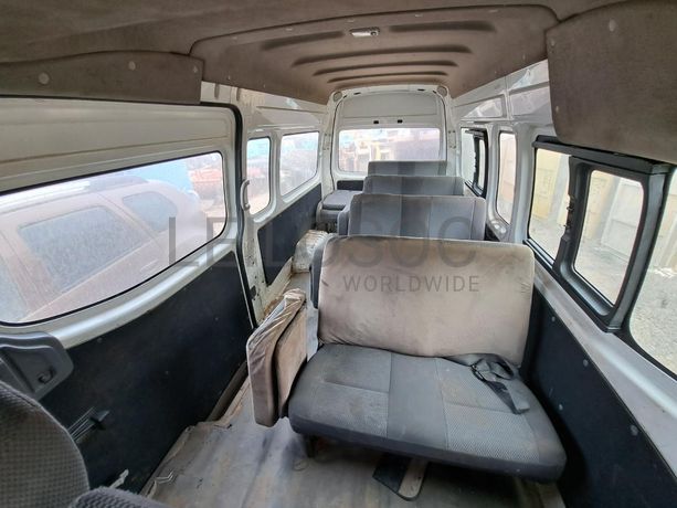 Miniautocarro NISSAN URVAN · Viana