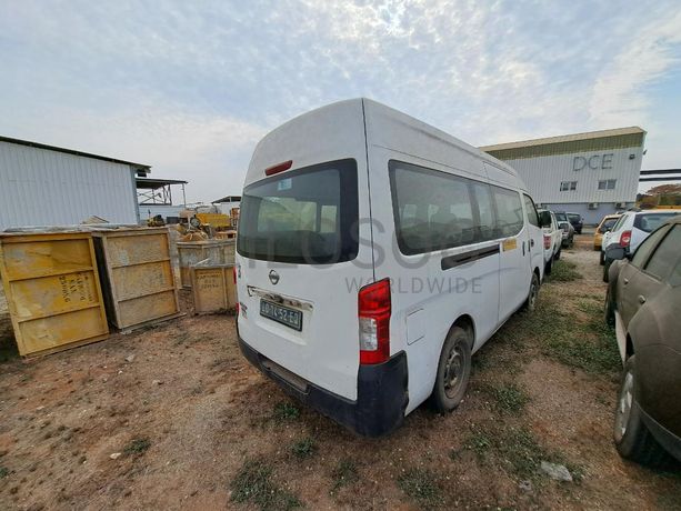 Miniautocarro NISSAN URVAN · Viana