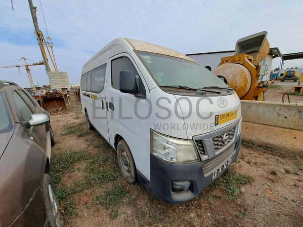 Miniautocarro NISSAN URVAN · Viana