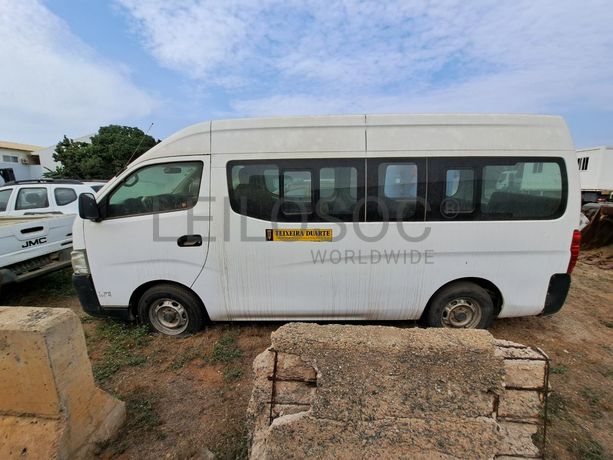 Miniautocarro NISSAN URVAN · Viana