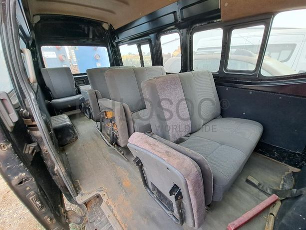 Miniautocarro NISSAN URVAN · Viana