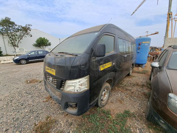 Miniautocarro NISSAN URVAN · Viana