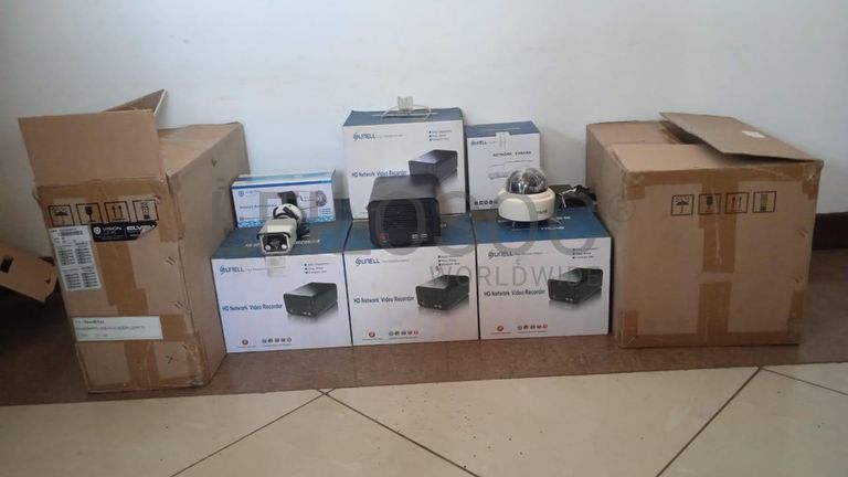 Câmeras de vigilância + Equipamentos de vigilância + Equipamentos de vigilância + Equipamentos de vigilância + Equipamentos de vigilância + Equipamentos de vigilância ·