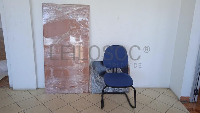 Mobiliário de escritório ·