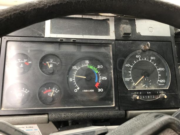 Volvo FL6 Basculante e Grua · Ano 1997