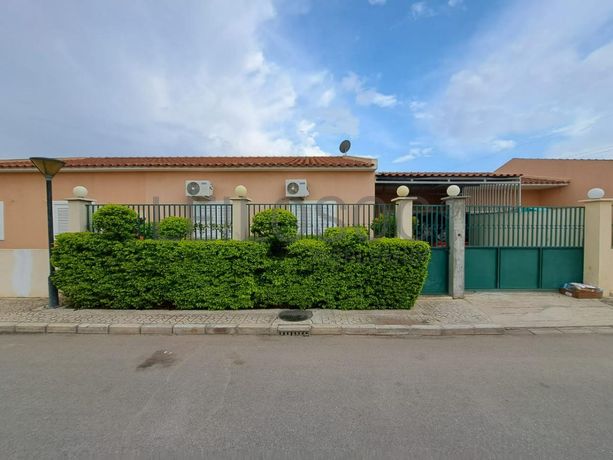 LOTE ÚNICO - 04 MORADIAS – VIANA, LUANDA