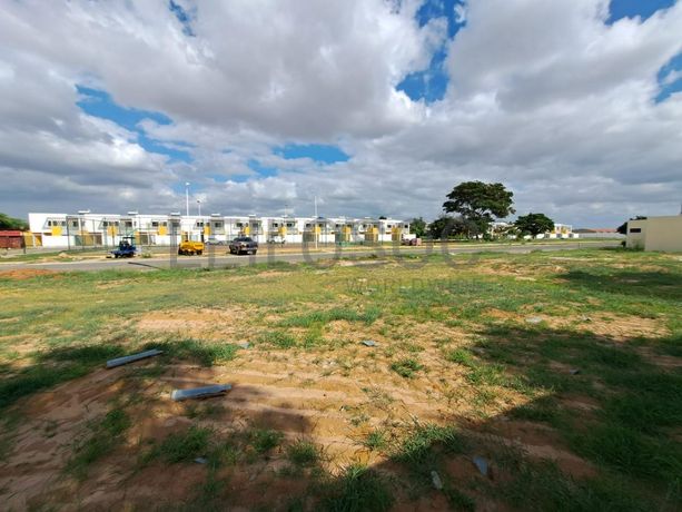 LOTE ÚNICO - 15 MORADIAS – VIANA, LUANDA · Viana