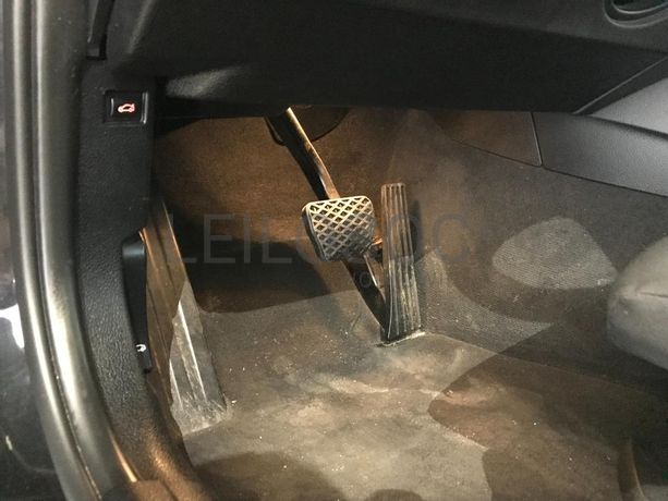 BMW 318 D Touring · Ano 2015