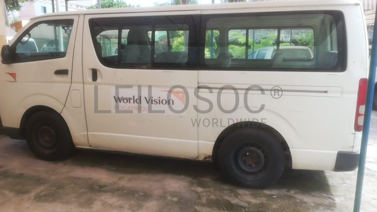 Minibus de marca Toyota Hiace ·