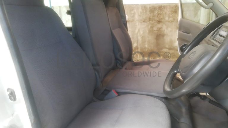 Minibus de marca Toyota Hiace ·