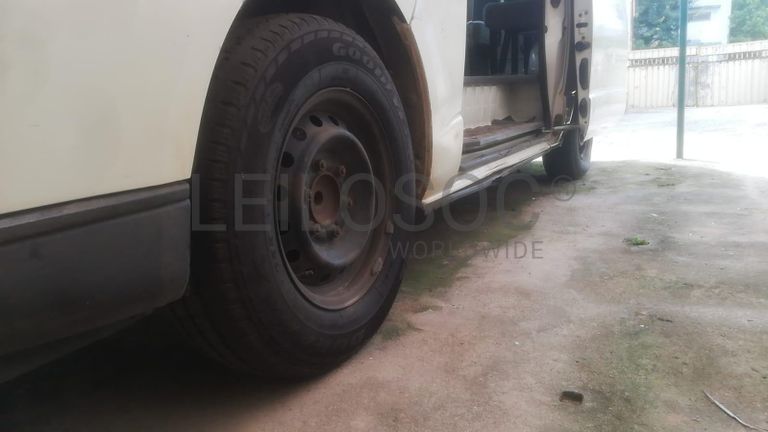 Minibus de marca Toyota Hiace ·