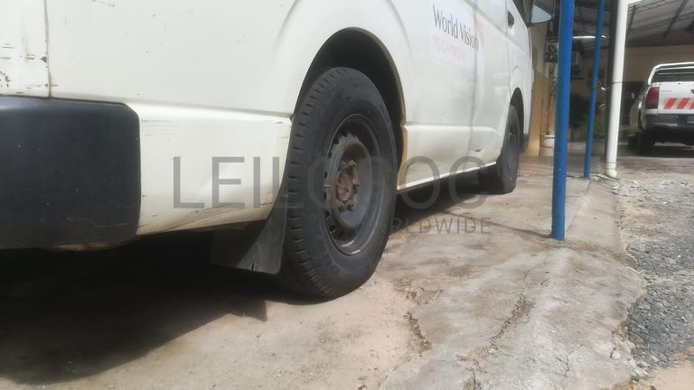 Minibus de marca Toyota Hiace ·