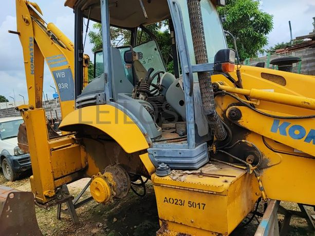 Retroescavadora KOMATSU WB93R-5 · CABINDA