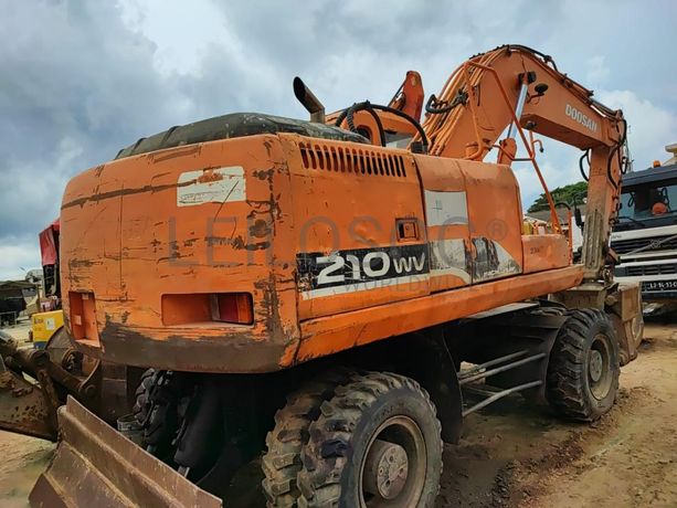 Escavadora DOOSAN S-210 W-V