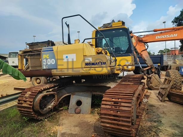 Escavadora de Rastos (30T) KOMATSU PC300-8 · Viana