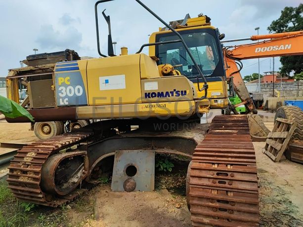 Escavadora de Rastos (30T) KOMATSU PC300-8 · Viana