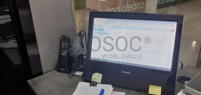 Stock de cabelo, perucas, linhas e tintas de cabelo · Mobiliário · Equipamentos · Indústria de Cabeleireiros