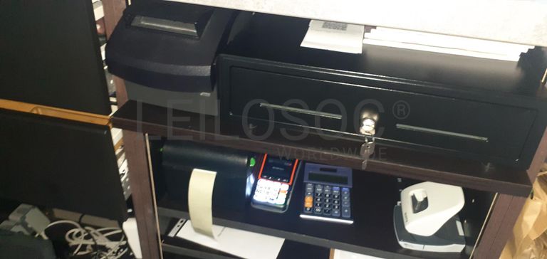 Stock de cabelo, perucas, linhas e tintas de cabelo · Mobiliário · Equipamentos · Indústria de Cabeleireiros