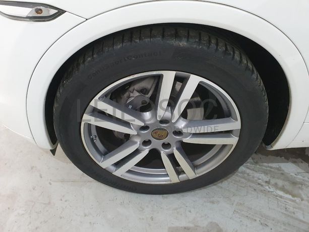 Porsche Cayenne 3.0D · Ano 2013