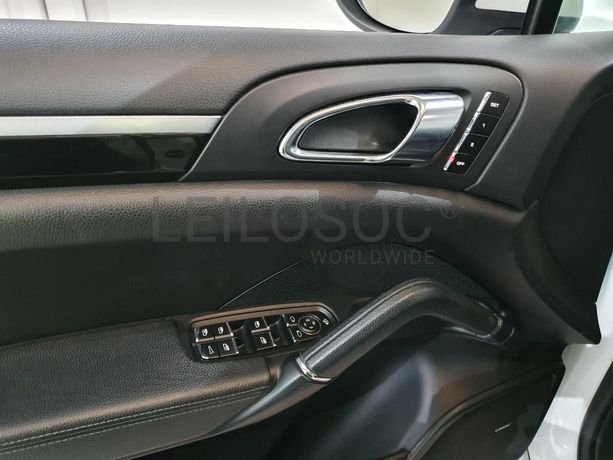 Porsche Cayenne 3.0D · Ano 2013