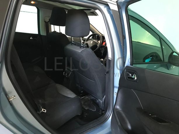 Peugeot 308 1.6 HDI · Ano 2013