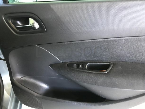 Peugeot 308 1.6 HDI · Ano 2013