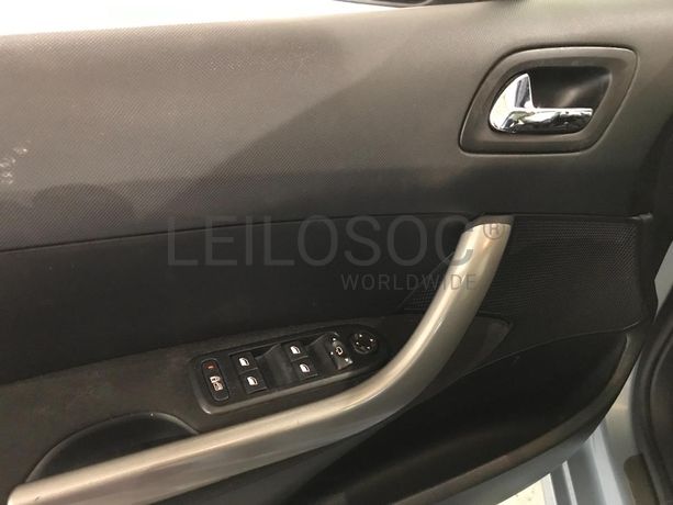 Peugeot 308 1.6 HDI · Ano 2013