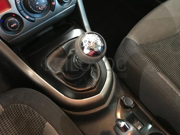 Peugeot 308 1.6 HDI · Ano 2013