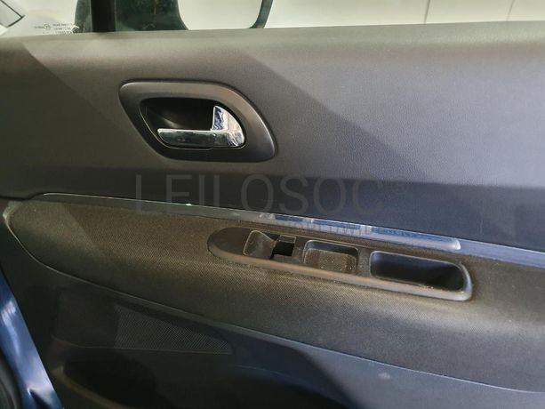 Peugeot 5008 1.6HDI · Ano 2010