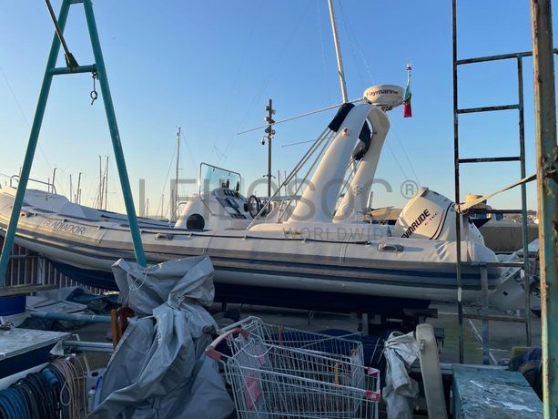 Embarcação Gladiador Day Cruiser · Ano 2009