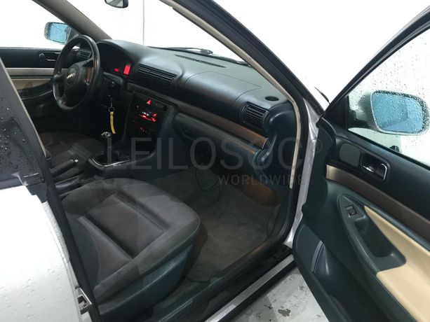 Audi A4 1.9 TDI · Ano 2000